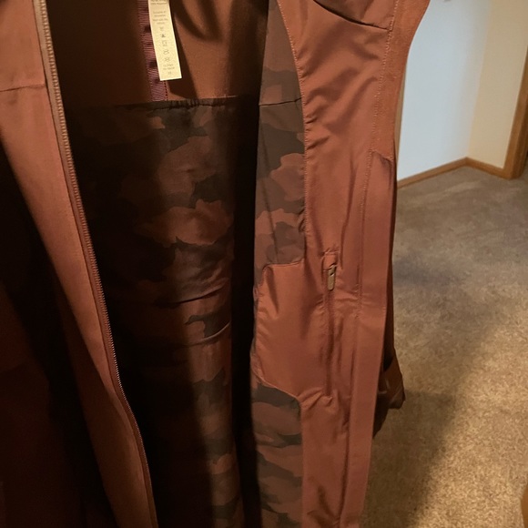 Lululemon Rain Jacket - Picture 5 of 7